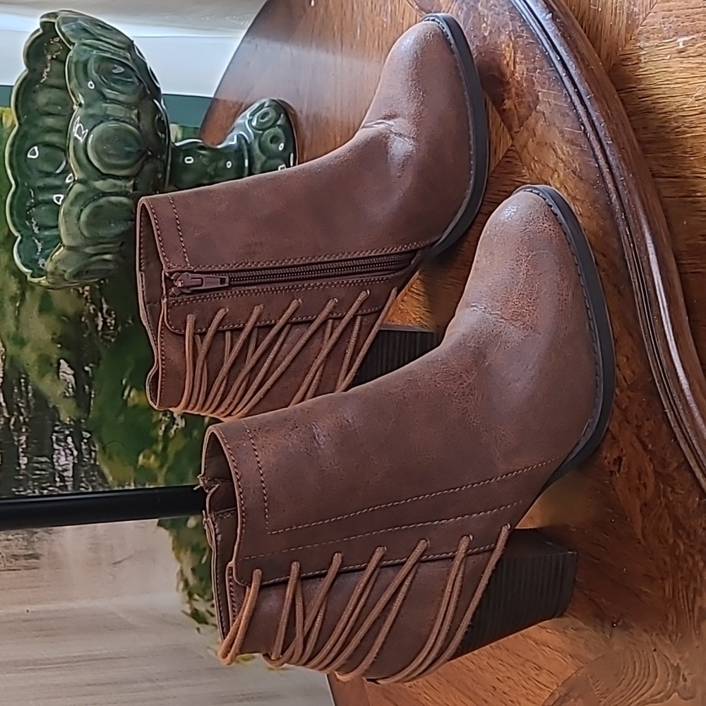 Candies Womens 8 tan brown block heel side zip ankle booties faux leather